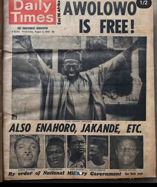 nwoko_greg62705's tweet photo. Today August 3rd in History of Nigeria:

August 3 1966: The Day Awolowo Walked Free and Lagos Stood Still:

Thread 1
I'm reading this to you because today in history, August 3rd 1966, Chief Obafemi Awolowo stepped into Lagos a free man.

Look at this Daily Times front page. Arms raised, agbada flowing, the headline screams AWOLOWO IS FREE.

He had just come out of Calabar Prison after serving almost four years of a 10 year sentence. The 1963 treasonable felony case was one many Nigerians at the time called political.