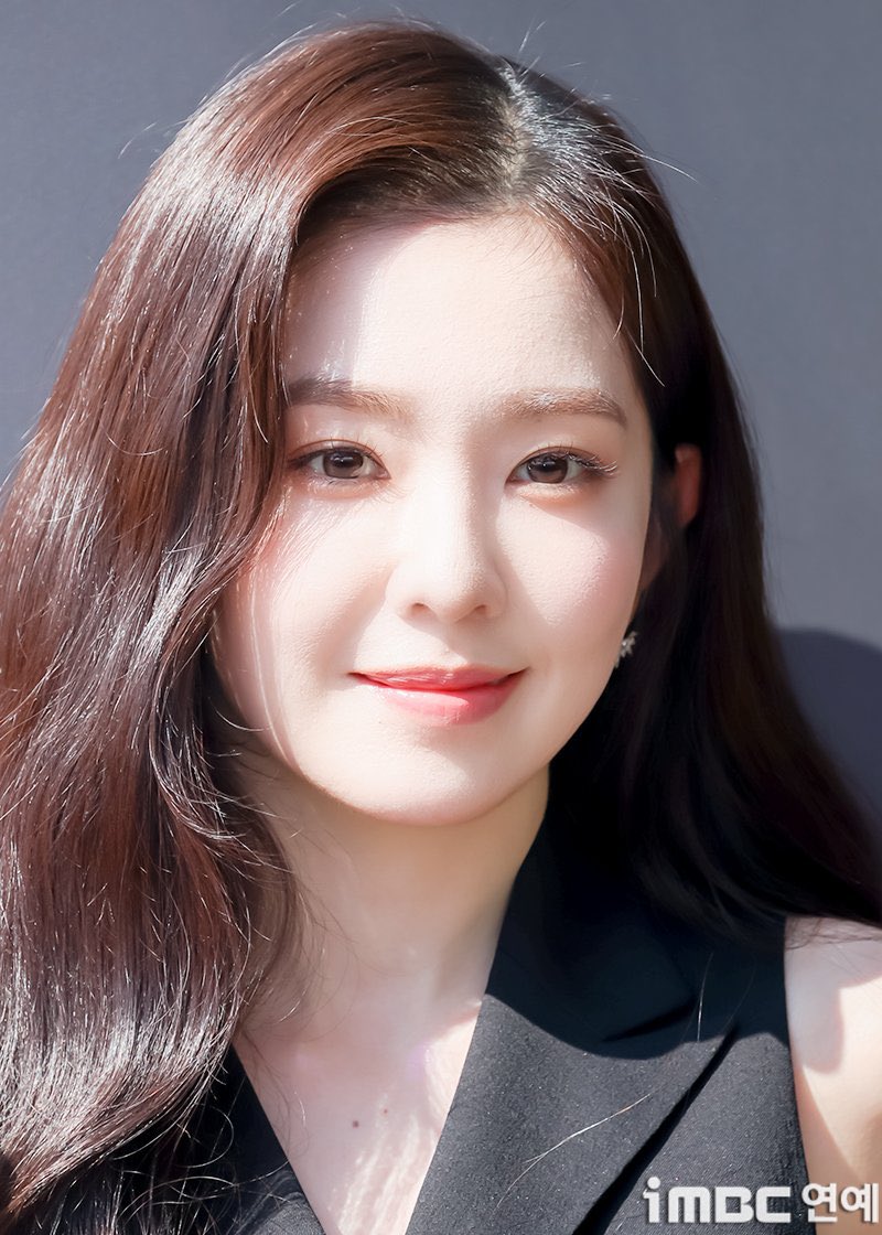 irenecharts's tweet photo. Irene at YSL Beauty Boutique Grand Opening!

#IRENE #아이린 #RedVelvet @RVsmtown https://t.co/IdsZ9uDh6b
