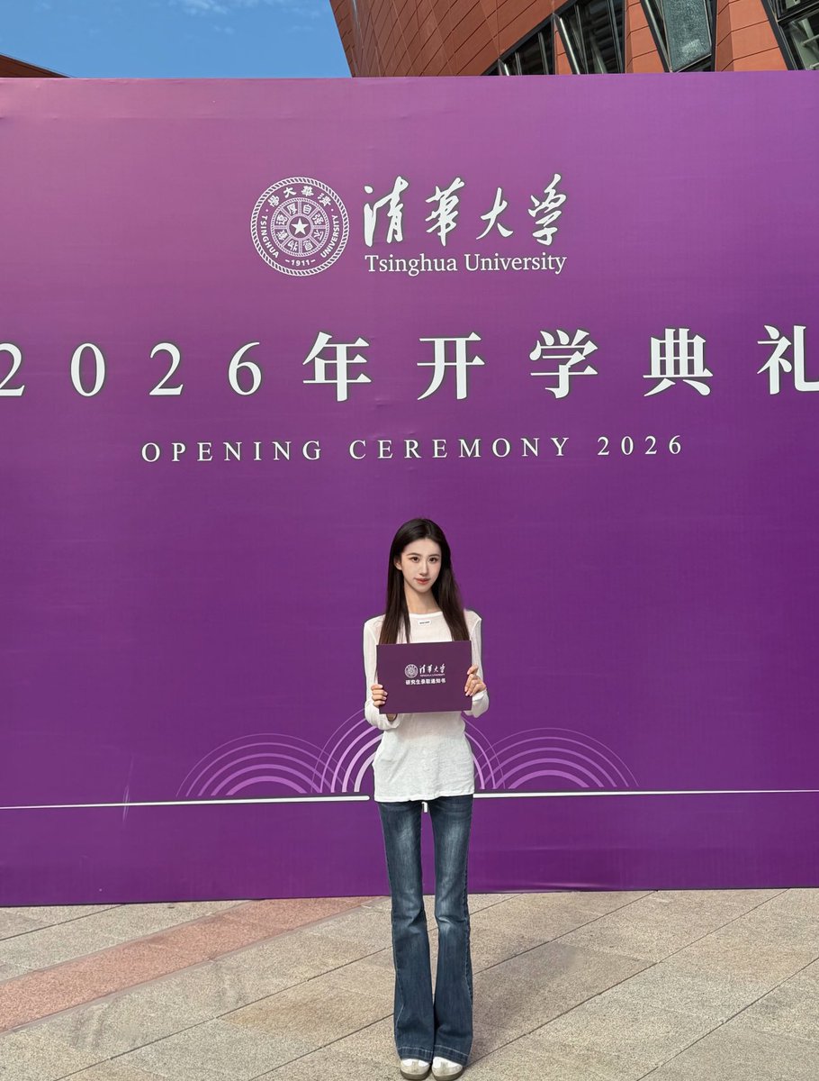 sarah07of3's tweet photo. 新人刚玩x 开学典礼

想发点照片  有人锐评女大福照吗

直接给不墨迹  发完我要删了….. https://t.co/2alz1dtHNO