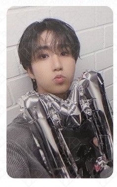 sxdnrah's tweet photo. jisung holding M
minho holding H

they are soulmates 😭😭😭😭 https://t.co/OaMuysjtAC
