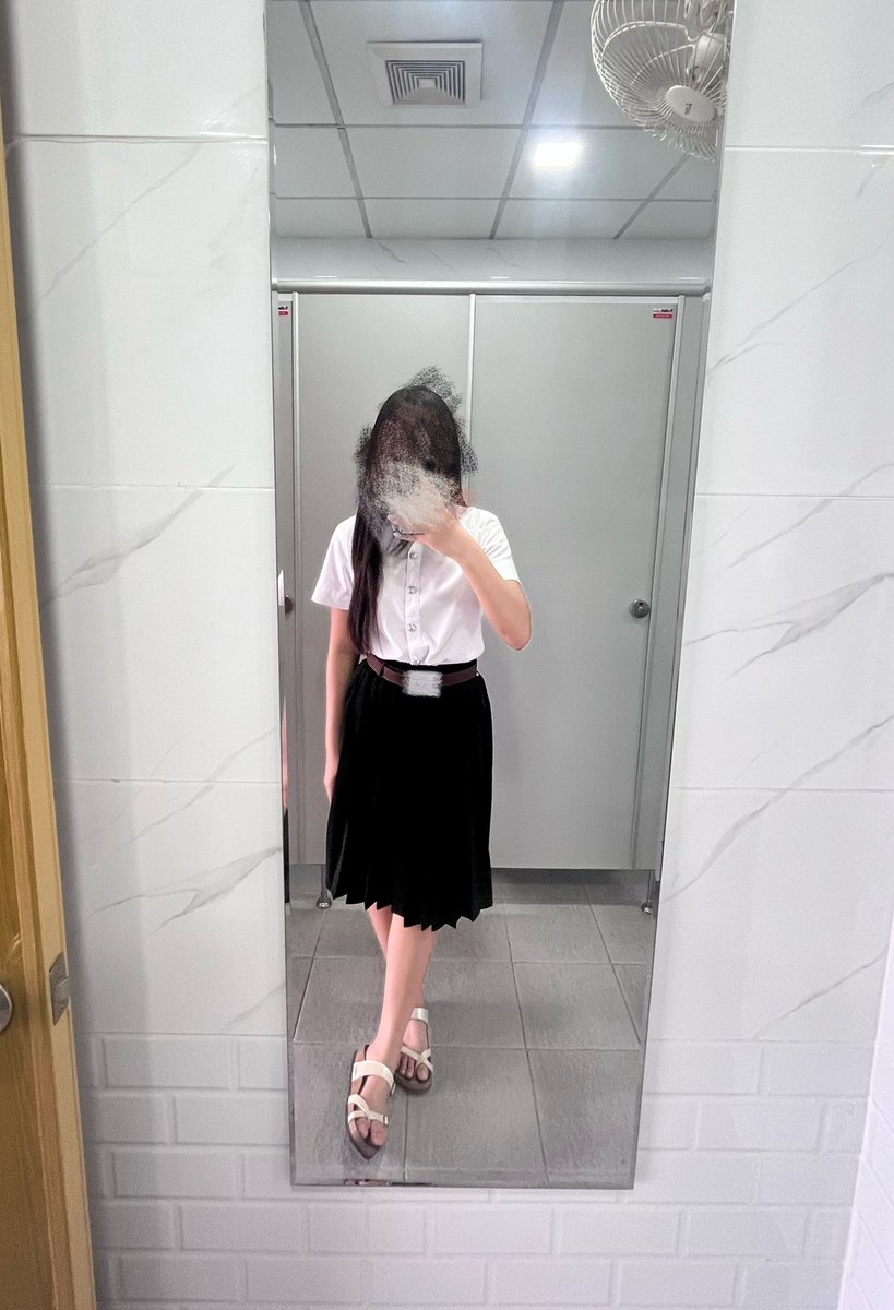rosaqueenny's tweet photo. เธอใส่ชุดนักศึกษา… https://t.co/AMqCB1GWeu