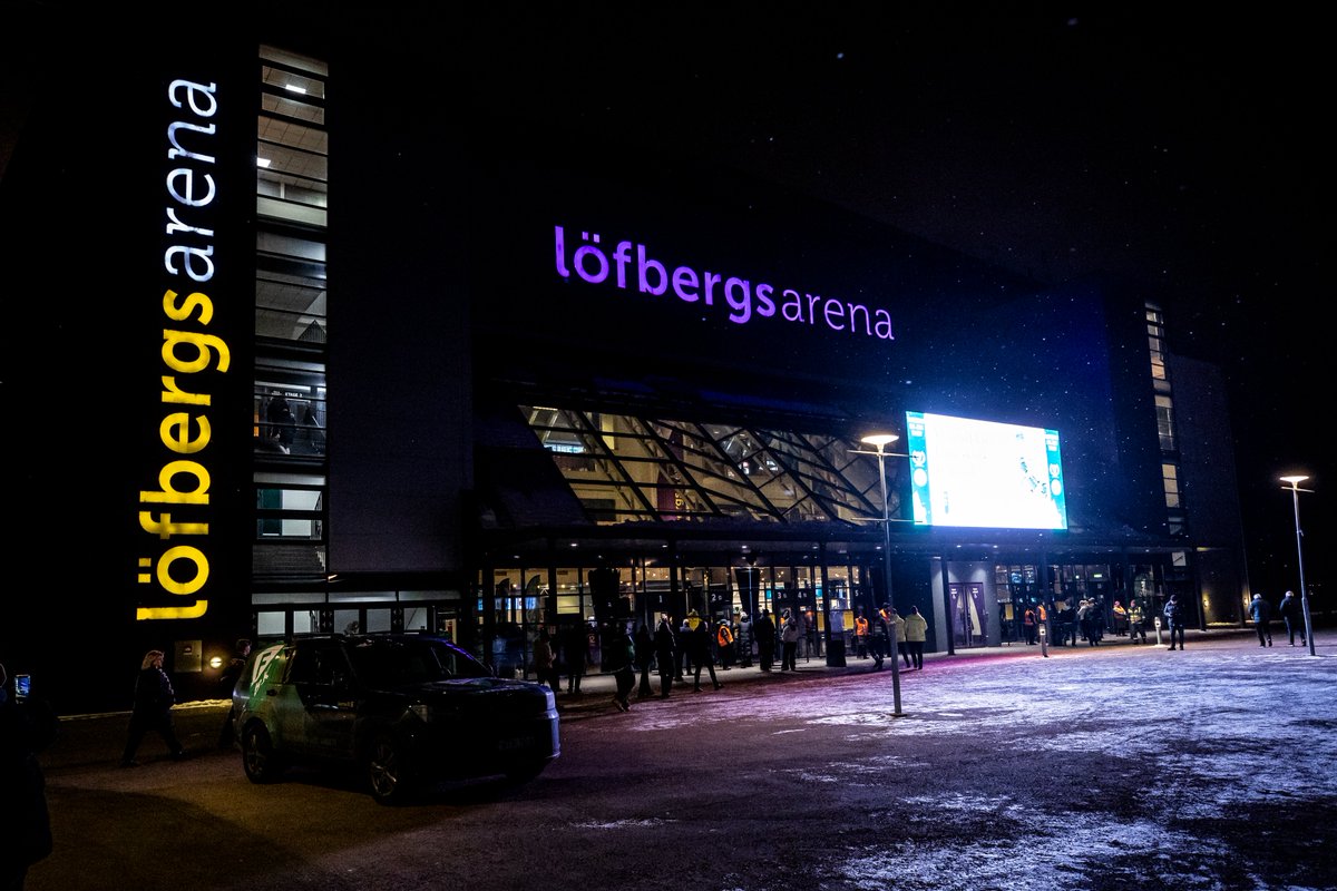 VFSPORTEN's tweet photo. I närtid har två FBK-supportrar fått tillträdesförbud hävda av tingsrätten.

Advokaten Isidor Vistedt ser en uppenbar risk i att oskyldiga drabbas.

"Jag kan se ett mönster där det dyker upp en kraftsamling inom vissa polis- och åklagarområden" #fbkse

https://t.co/KNmRXDKmhI https://t.co/6lBGO4GSFa