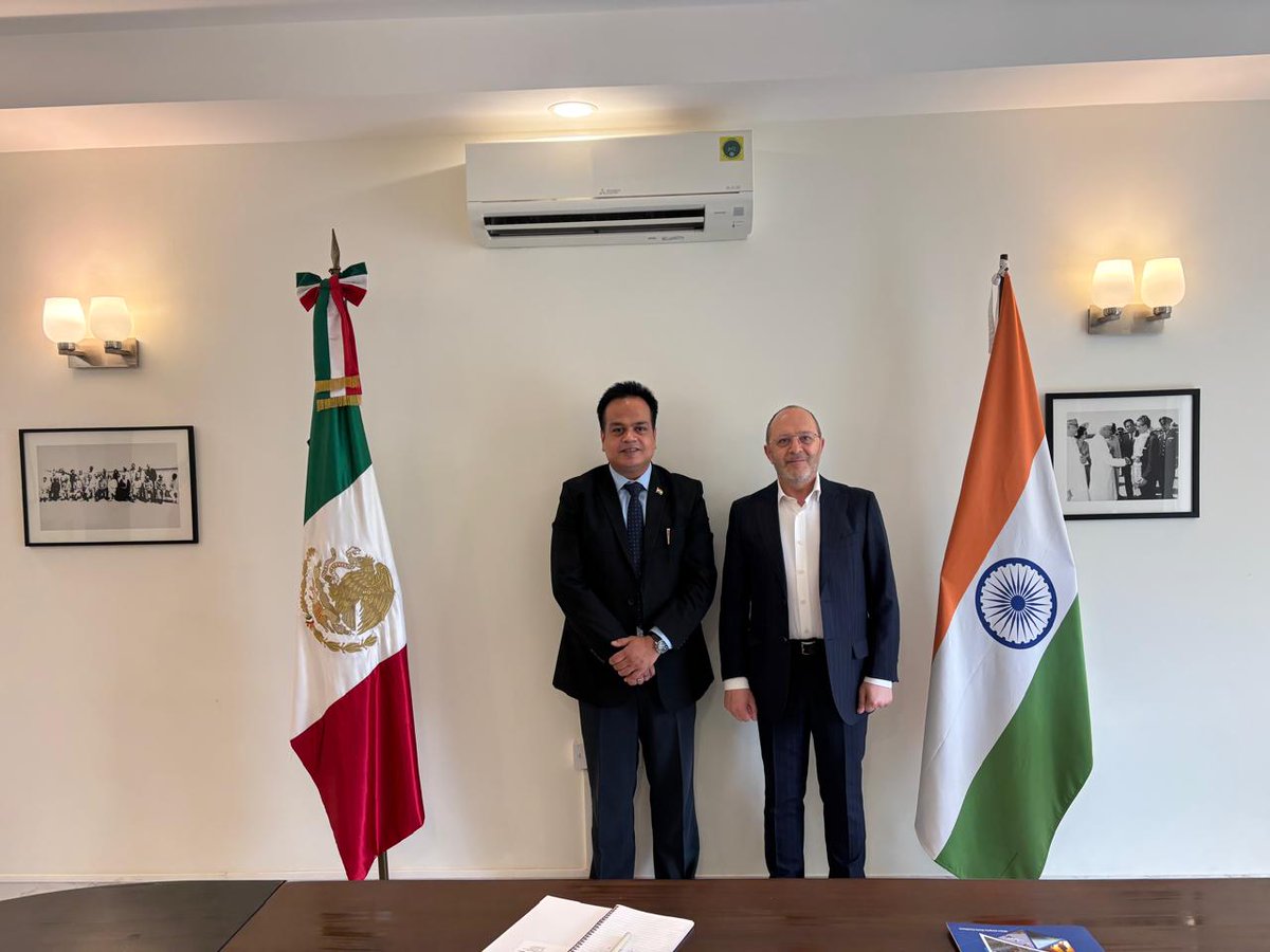 EmbaMexInd's tweet photo. 🇲🇽 Ambassador-designate @P_Blanco_P met with Saurabh Tripathi, AVP - Corporate Affairs, The Sanmar Group, to review the industrial conglomerate's operations in Querétaro and CDMX, and to discuss the company's future expansion. 🏭 🇲🇽🤝🇮🇳

@SRE_mx @SE_mx https://t.co/nXmobpgYJb