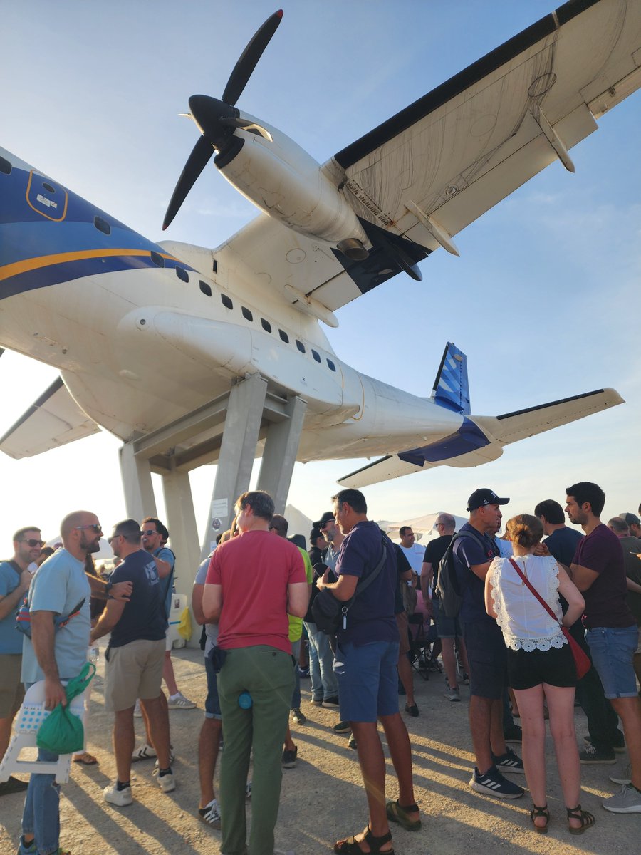 raulmoransfc's tweet photo. Seguimos engorilados
#airbushuelga https://t.co/bEB5OPIKDw