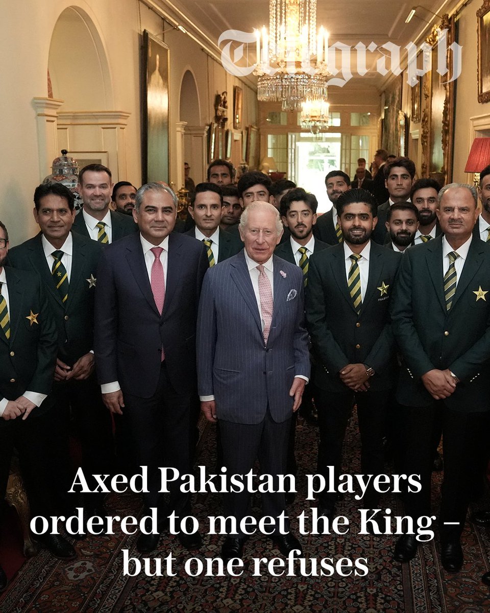 TeleCricket's tweet photo. Players dropped from Pakistan's cricket team were ordered to Clarence House to meet the King on Wednesday amid fears a low turnout would embarrass the country’s cricket board.

@SajSadiqCricket has the full story ⬇️

https://t.co/azZFuefmA5 https://t.co/JCL8UdtSL9