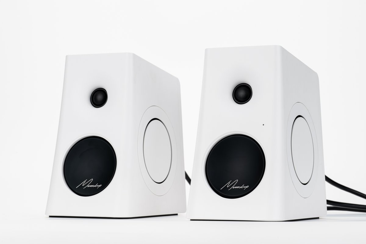 MoondropLab's tweet photo. Big News! 🎉
Say hello to the MOONDROP MM3A – a five-mode, multi-purpose 3-inch HiFi active speaker that packs a serious punch. Coming in at US$169.99/pair. What’s inside:
- Silk dome tweeter + aluminum cone woofer + horizontally opposed dual passive radiators
- Bluetooth 6.0, LDAC high-resolution audio transmission
- Inputs: Bluetooth / USB / 3.5mm AUX / Optical / Coaxial
- Includes sponge damping isolation pads for height adjustment or tilt angle fine-tuning
- Low-diffraction, smooth-contour enclosure for superior off-axis response
- 10° tilted baffle for optimized desktop listening
...
Available now!