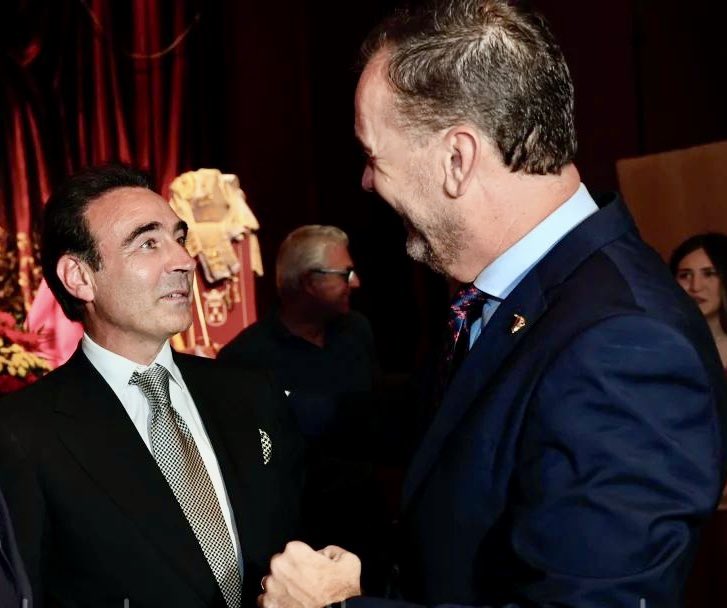 A_MtnezIniesta's tweet photo. Enrique Ponce, pregonero de Albacete. Un pregón rotundo, de principio a fin, en defensa de la Tauromaquia, por encima de colores e ideologías, y de nuestra querida Corrida de ASPRONA.
Gracias, maestro, por querer tanto a Albacete. 

📸@ElDigitalAB 
@ftorodelidia https://t.co/IgCwxkXuov