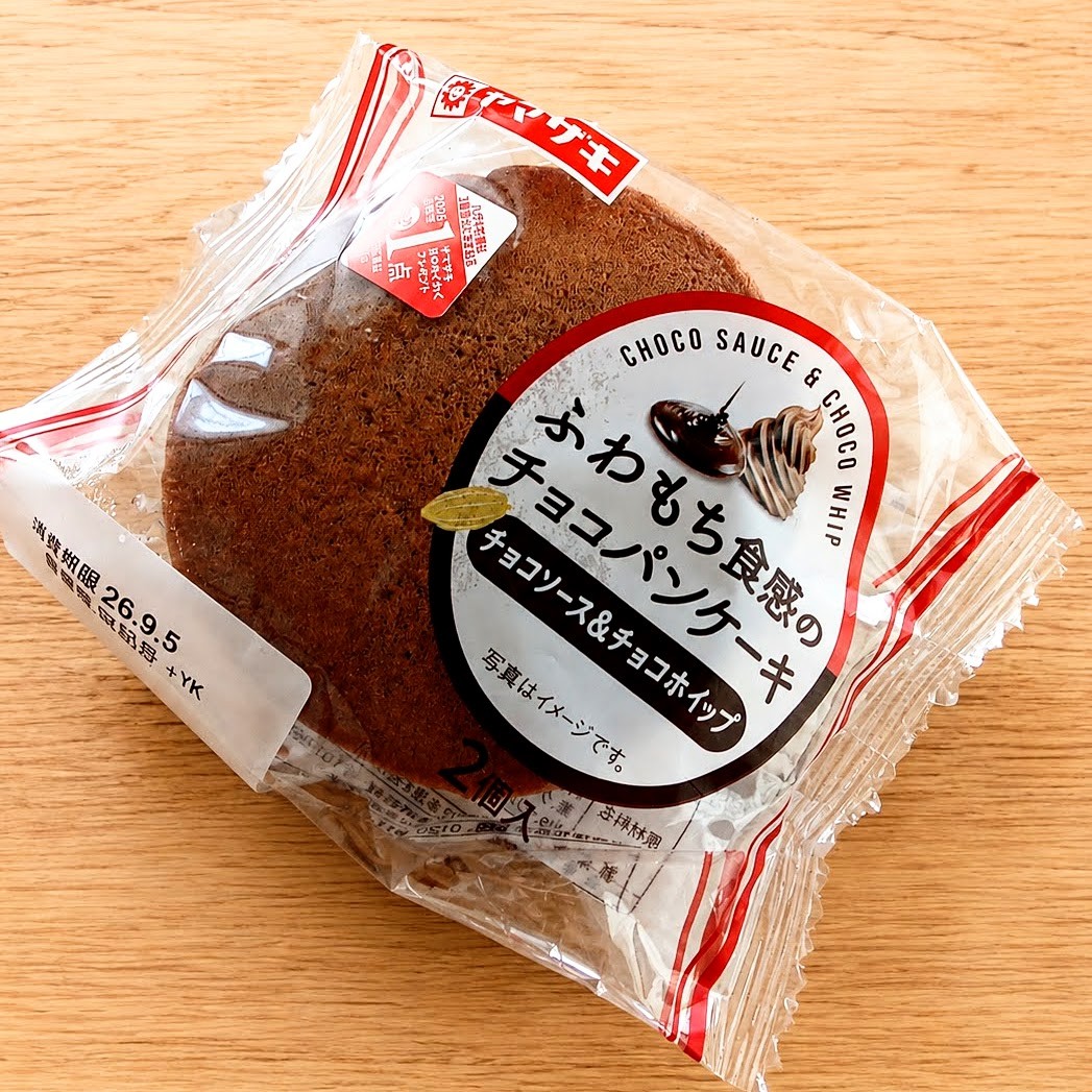 gulugoo's tweet photo. 池尻大橋のオーケーストアで買った「ふわふわ食感のチョコパンケーキ」生地はやわらかく、濃厚なチョコの甘さと相性抜群。チョコソースとチョコホイップがちょっと少なかったけど美味しかった！ https://t.co/7KVRVudqNM