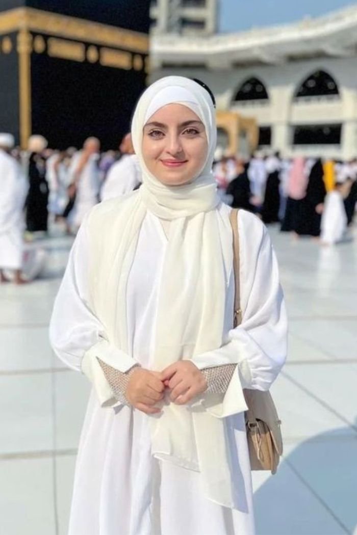 omisraa45's tweet photo. بنتى أسراء بتصبح عليكم وبتدعيلكم ربنا يرزقكم عمرة أن شاءالله لبيت الله الحرام ❤️
#صباح_الخير_والسعادة https://t.co/qhmJaShK1S