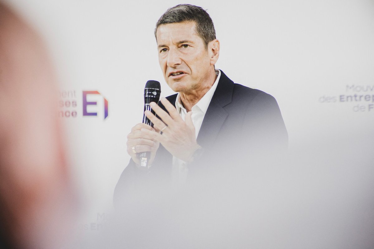 BFMTV's tweet photo. 🔴 EN DIRECT
Présidentielle: David Lisnard estime que Jean-Luc Mélenchon "a vrillé dans le néofascisme "
https://t.co/8jaluw44U6 https://t.co/nmk9wCB508