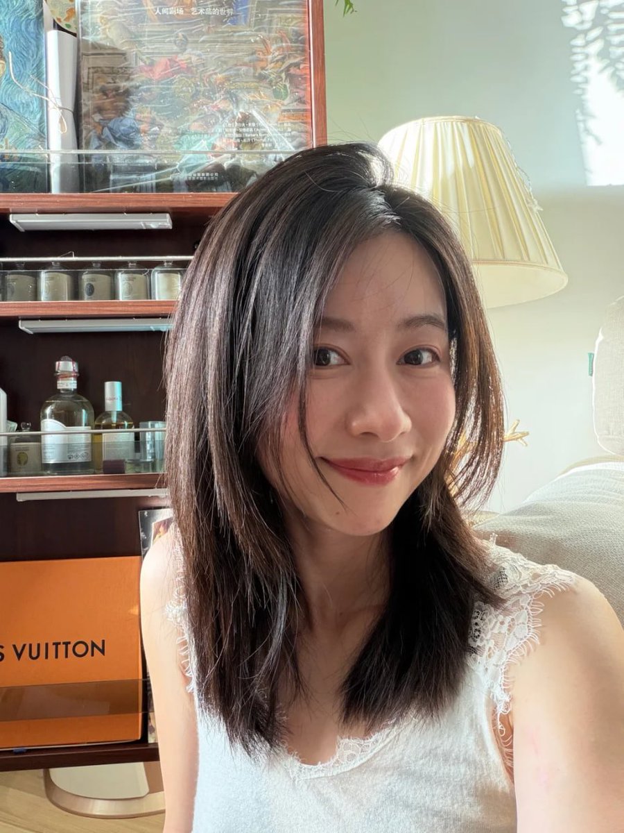 mas1760's tweet photo. 都说中年妇女就应该把家庭顾好，但私底下也会想有自己的小生活，我认为年龄和家庭不应该限制住我的野性。 https://t.co/KnJHPWgTDn