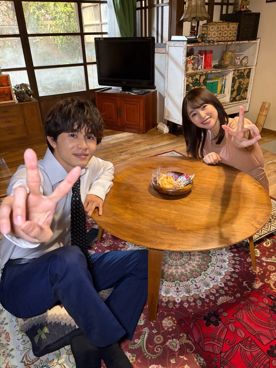 lastnote_fujitv's tweet photo. ꒰ OFF SHOT ꒱ 

フジテレビ木曜劇場『#ラストノート』
第9話は9月3日(木)よる10時放送𓂃 𓈒 
#TVer 1〜3＆8話無料見逃し配信中⟡.·
https://t.co/2tIsQnNhIc

莉奈役 #桜井日奈子 さんと
龍太役 #草川拓弥 さんのオフショット💐
⁡
莉奈が澄晴と別れてからも
ずっと気にかけてくれる龍太
2人の関係もお楽しみに✮
