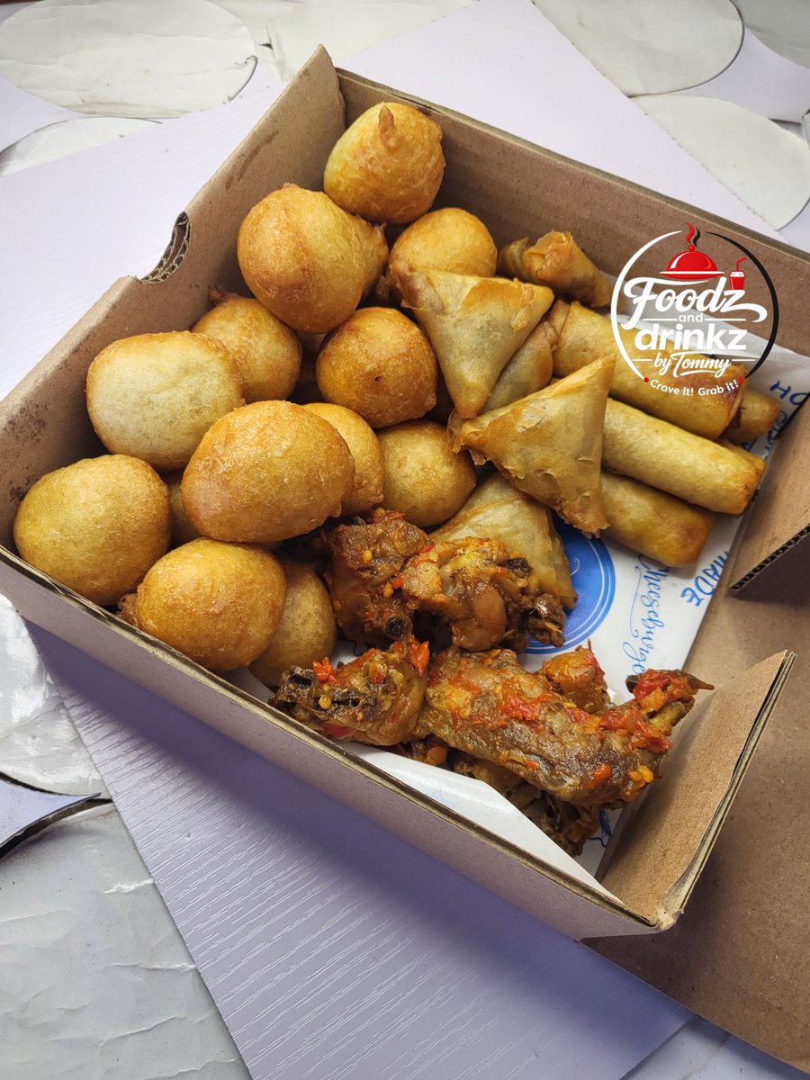 itz_tomide_'s tweet photo. Any day is a good day for small chops.

Thursday morning.

Random Saturday.

A stressful day.

A good day.

A day you simply feel like treating yourself.

And now that FoodzanddrinkzbyTommy has a physical space, you don't have to wait for an event before you enjoy us.

Walk in ->Pick up ->Take out.

Or have us deliver to you. 🛵

We've got the crunchy small chops, finger foods, yam fries + chicken wings, sweet potato fries + chicken wings, drinks and more. 😋

📍 Aafin Iyanu Junction, beside Spring Field Hotel, Eleyele–Ologuneru Road, Ibadan

WhatsApp: https://t.co/G64JDKMu11