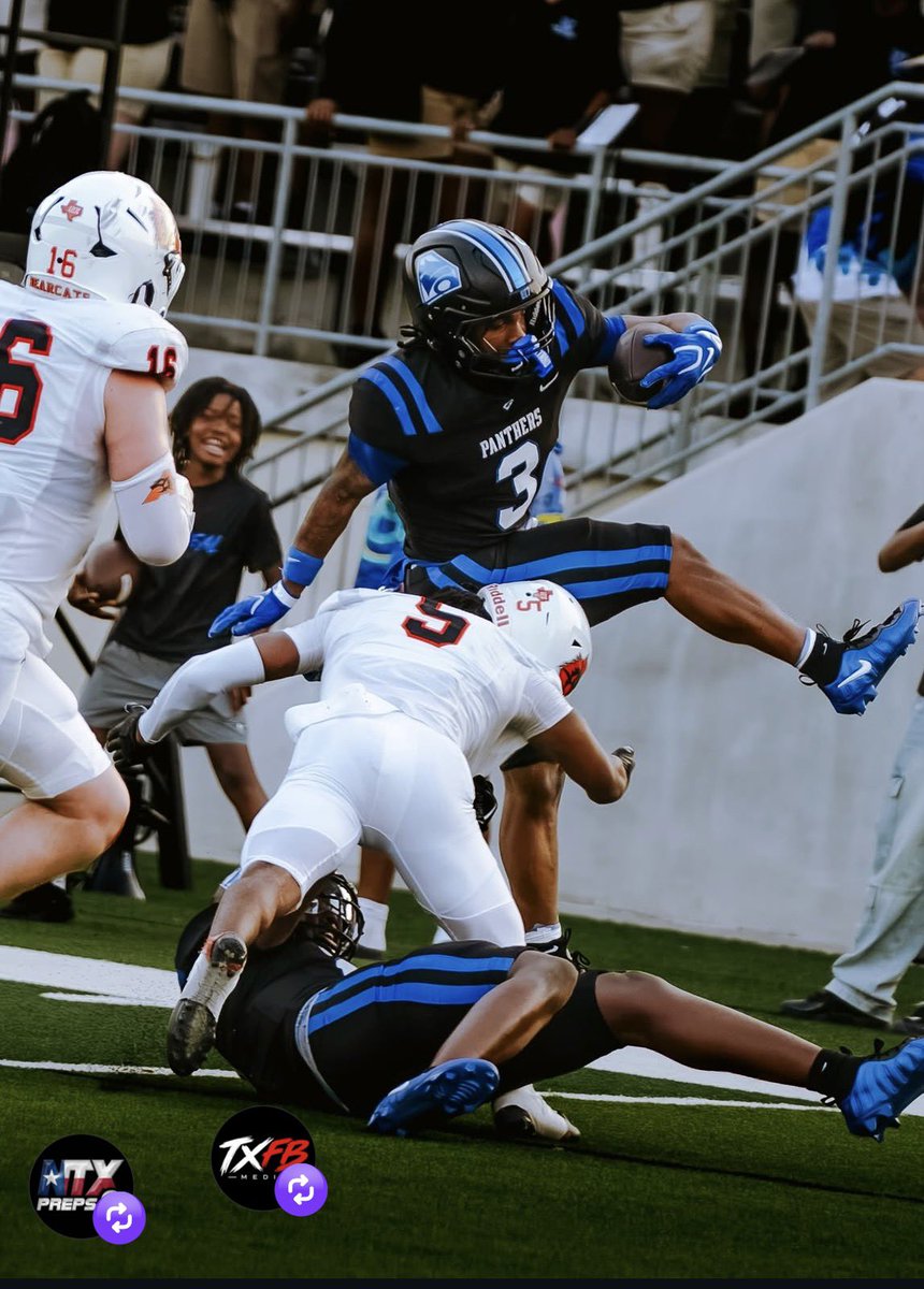 LockdownAkaHall's tweet photo. Maximum Effort to beat my opponent and get to the BALL‼️ @Fhall565Hall 💪🏾‼️ https://t.co/kswJi4kc3q