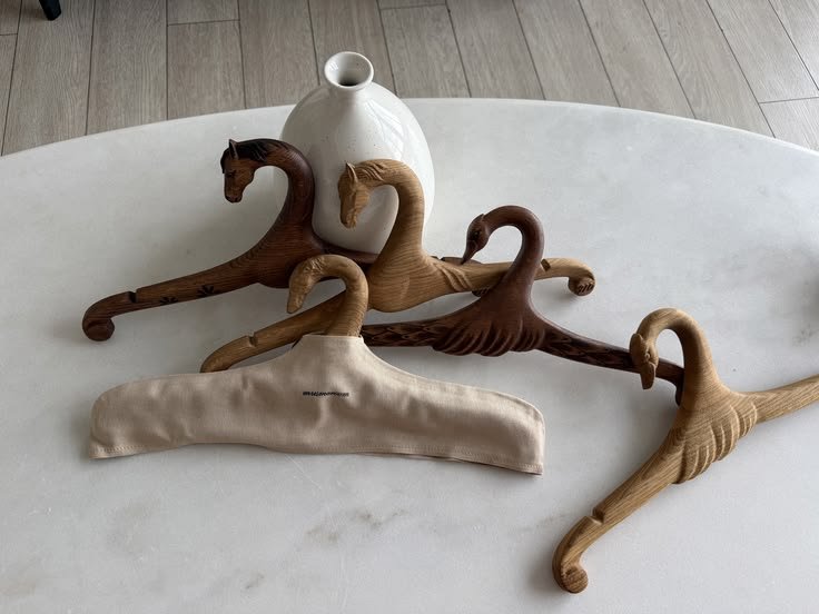 4AAAAart's tweet photo. The older you get, even hangers become cool* https://t.co/nHTzTqkPmp