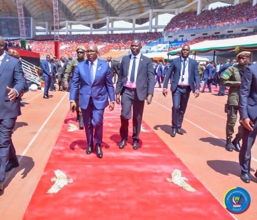 LukondeSama's tweet photo. J’ai représenté, à Lusaka, le Chef de l’État Félix Antoine Tshisekedi à l’investiture de Son Excellence Hakainde Hichilema, réélu Président de la République de Zambie. À mon arrivée, j’ai eu le plaisir d’être accueilli par les Gouverneurs du Haut-Katanga, Martin Kazembe, et du Lualaba, Fifi Masuka, deux provinces intimement liées à la Zambie par leur histoire, leurs populations et leurs échanges.

Cette présence revêt pour moi une symbolique particulière, en tant qu’élu de Kasenga, territoire au cœur du projet Kasomeno–Kasenga–Chalwe et de son pont sur la Luapula. Ce projet traduit notre volonté de rapprocher nos deux peuples et de consolider les échanges entre nos deux pays. Au-delà d’une cérémonie d’investiture, cette visite témoigne de l’importance que nous accordons à une relation RDC–Zambie fondée sur des intérêts communs.

@HHichilema 
@FifiMasukaSaini 
#RDC #Zambie #RDCZambie #Kasenga #HautKatanga #Lualaba #CooperationRegionale #Développement
