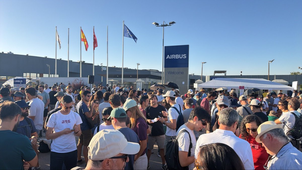 Daynras's tweet photo. #AirbusHuelga https://t.co/CMMYJXNE2M
