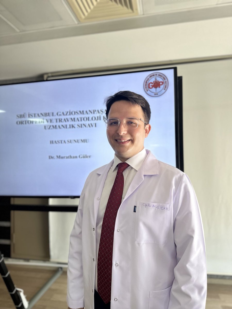 gop_eah's tweet photo. Öğrenilen her bilgi, verilen her nöbet, aşılan her zorluk ve hiç vazgeçmeden devam edilen uzun bir yol…
Ortopedi ve Travmatoloji Kliniğimizin değerli asistanı Dr. Murathan Güler, uzmanlık sınavını başarıyla tamamlayarak Uzman Hekim olmanın gururunu yaşadı. 🎓 https://t.co/QzGTSDzPb2