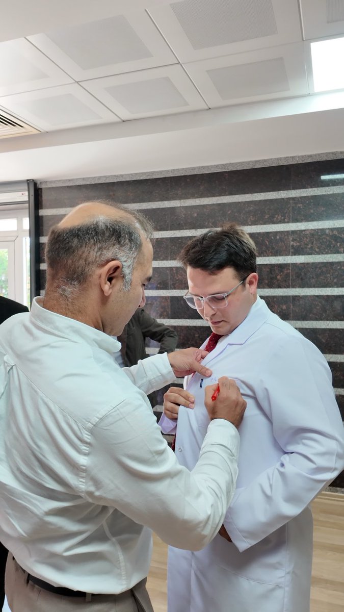 gop_eah's tweet photo. Öğrenilen her bilgi, verilen her nöbet, aşılan her zorluk ve hiç vazgeçmeden devam edilen uzun bir yol…
Ortopedi ve Travmatoloji Kliniğimizin değerli asistanı Dr. Murathan Güler, uzmanlık sınavını başarıyla tamamlayarak Uzman Hekim olmanın gururunu yaşadı. 🎓 https://t.co/QzGTSDzPb2