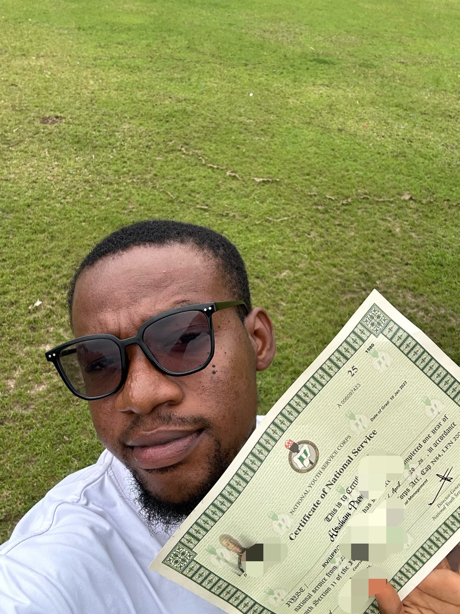 apOfph1's tweet photo. congratulations to me on my Passing out Parade.
I feel good.
#NYSC #POP #PASSINGOUTPARADE #CORPER https://t.co/KmwEdKR6rG
