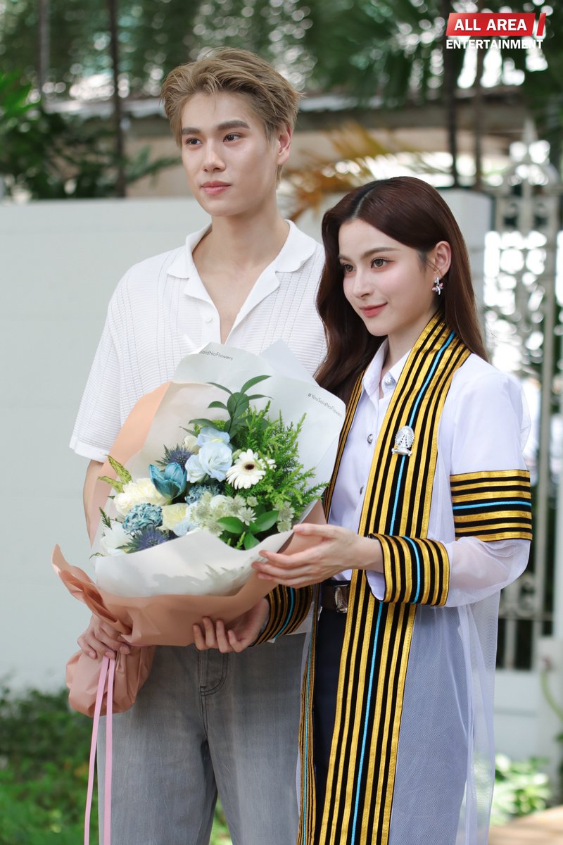 allarea_ent's tweet photo. พี่ภูวินทร์ แวะมาแสดงความยินดีกับน้องพรีม~🎓✨️

CONGRAT PRIM NEW JOURNEY
#PrimiilyGraduationsDay
#primiily #ลูกหมีของพรีม
#phuwintang https://t.co/ua2SKVZrq5