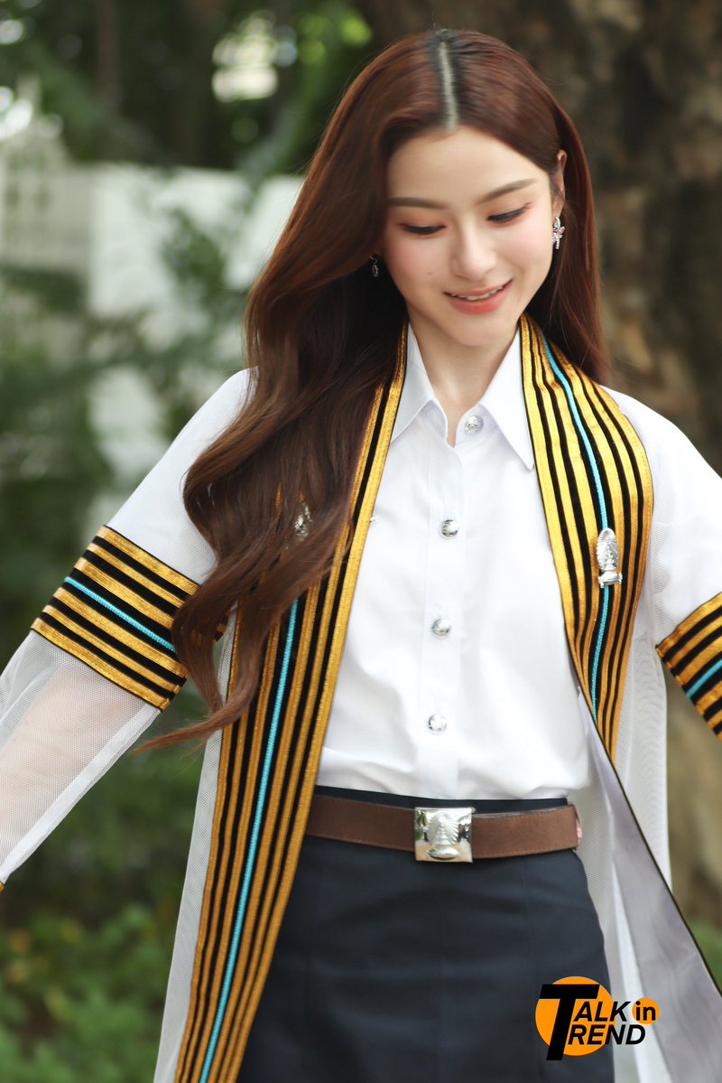 TalkinTrend's tweet photo. สวย! เก่ง! สดใส! ยินด��กับบัณฑิตใหม่ป้ายแดง "พรีม ชนิกานต์" ที่สำเร็จการศึกษาปริญญาตรี คณะพาณิชยศาสตร์และการบัญชี สาขาการตลาด (Marketing) จุฬาลงกรณ์มหาวิทยาลัย
#PrimiilyGraduationsDay
#primiily #ลูกหมีของพรีม https://t.co/iaTv0SPDFG