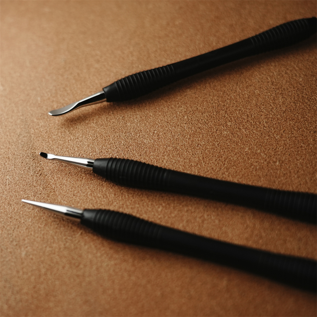 OWDENCRAFT's tweet photo. OWDEN 3pc Leather Modeling Tools! ✨ Sculpt details, textures & designs on bags, wallets & DIY. 6 tips for endless creativity. SHOP NOW! #OWDEN #LeatherTools #DIYLeather
#OWDEN #leathercrafttool #DIYtool #handtool #leatherworks #leathercrafts #leathertool https://t.co/ETAbLGgCDh