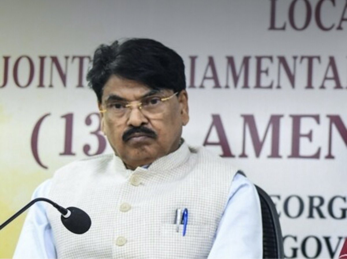 subhashpathak's tweet photo. So the mighty #BarCouncil, after years of flexing, finally hears from SC: no power over law students. Manan Mishra’s #NALSAR ban circus ends with a judicial slap. When regulators forget their limits, the court reminds them who’s boss. Classic overreach, classic retreat. https://t.co/aRZgUVHJNS