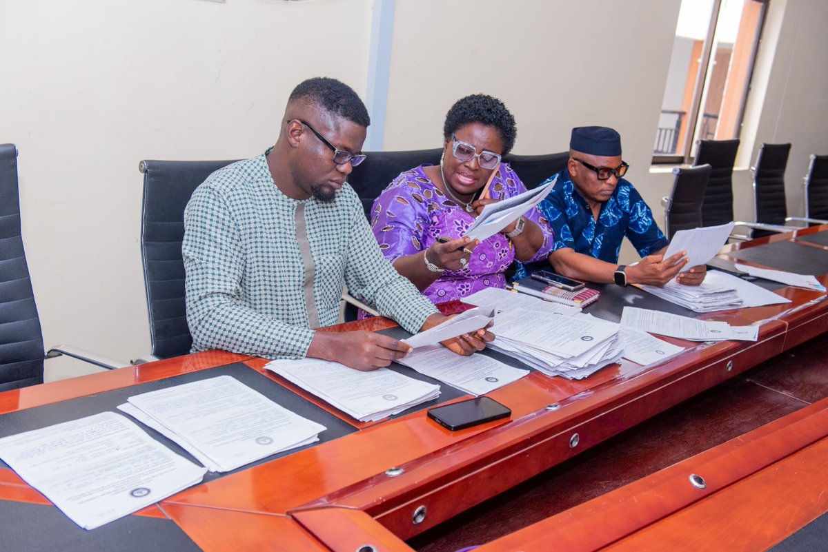 AOEgbedun's tweet photo. Immediately after plenary yesterday, the Election Violence Victims Relief Committee, under my leadership, reconvened to commence the sorting and review of the claimant forms submitted so far.

We are committed to leaving no stone unturned in the verification and assessment of all complaints and claims received. Every submission will be given due and fair consideration to ensure that genuine victims receive the necessary support and appropriate compensation to ameliorate the losses and hardships they suffered.

Our commitment is to ensure that no genuine victim is overlooked and that the relief process is transparent, credible, and just.

_____
AOE