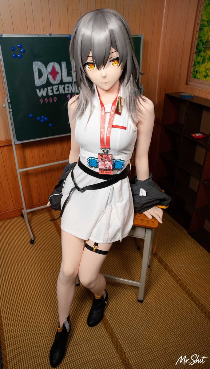 Shokokig's tweet photo. It's time to officially show off the raccoon~

Graphia academy sure looks a bit different...

📷✨️: mr.shit

#DW #DW14 #kigurumi #着ぐるみ https://t.co/d49QP9KZpb