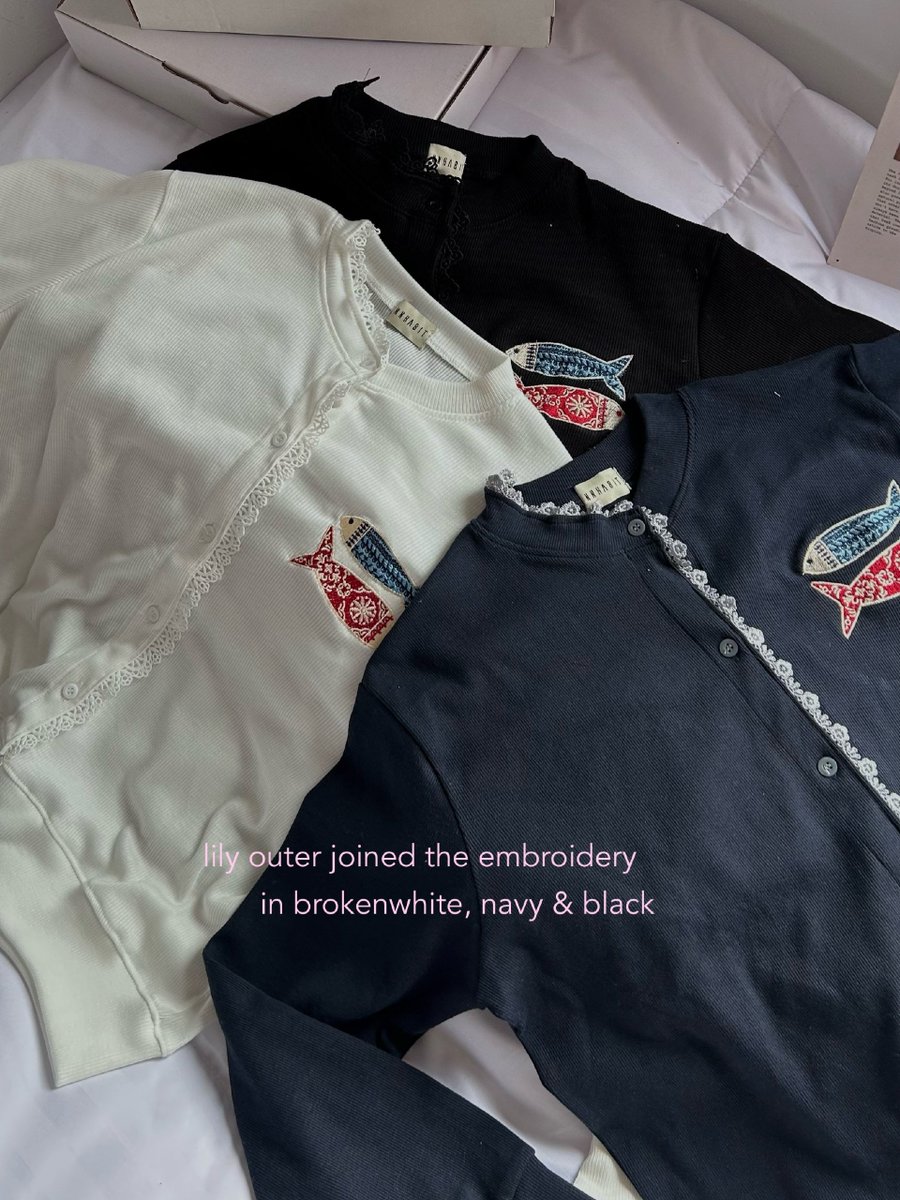 nyhmut's tweet photo. PLISS NOTICE BRAND INI, SWEATER IKANNYA GEMES BANGET https://t.co/X23uiyOmKP