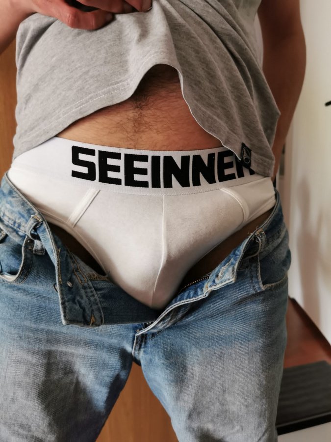 grzechuuu1990's tweet photo. Zgadnij kotku co mam w środku 😝 #alwayshorny #seeiner #bulge #underwear #polishgay https://t.co/ULW5jeTYBV