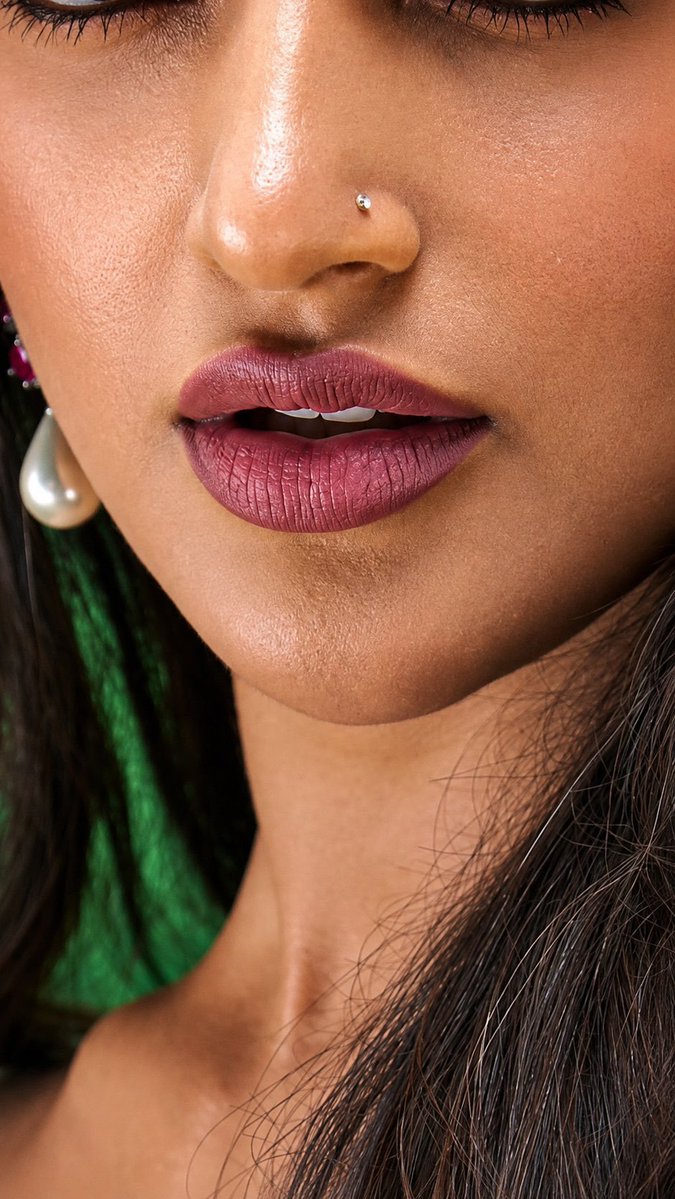 telugu_stuf's tweet photo. Sreeleela.. em ayina untaye ni pulpy lips aa lips tho modda chuttu petti nitho blowjob rimjob cheyinchukovali... Ni nose ring pettukoni aa sexy nose ni noseholes ni full ga lick cheyali.. kasi face medha ummu usi modda tho face antha spread chesi... Dengali #sreeleela https://t.co/zRwKOZ4SHM