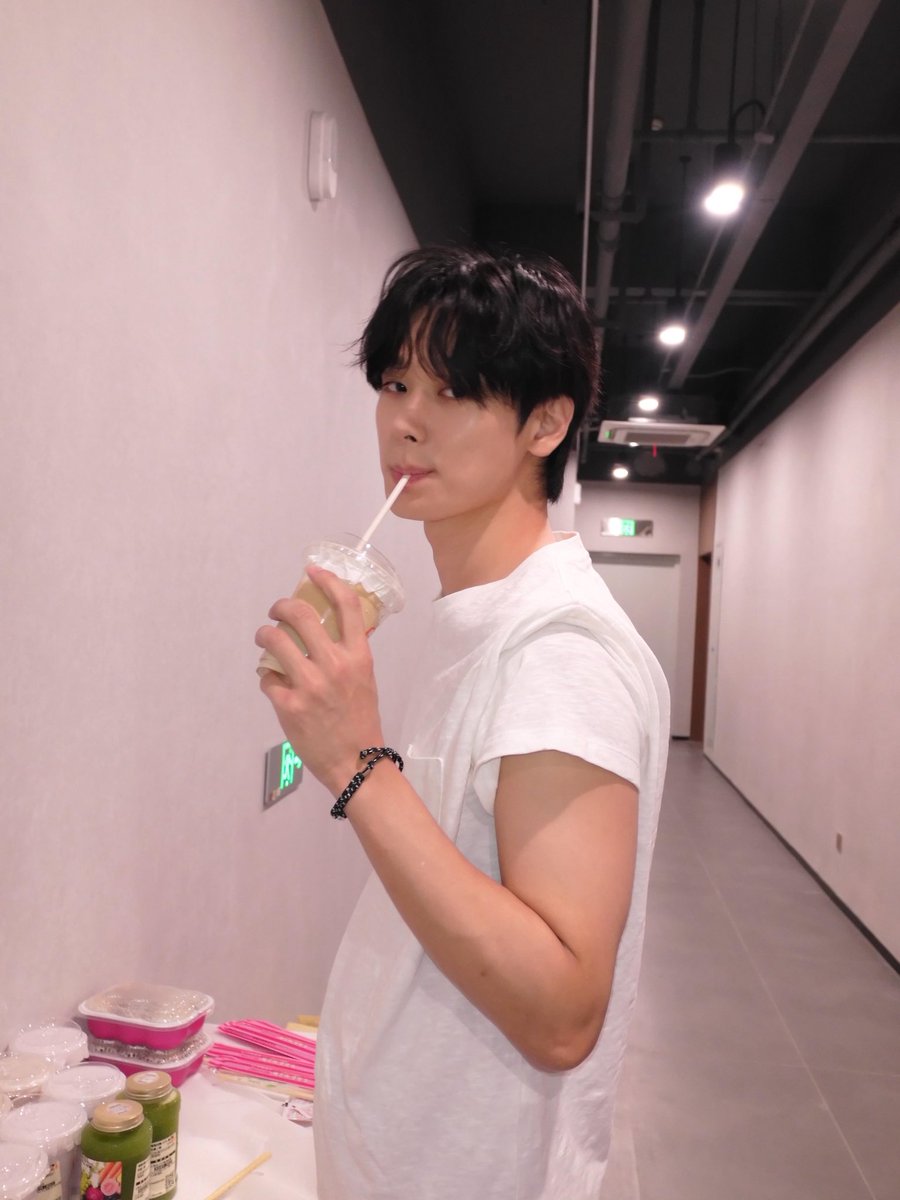 115kitten's tweet photo. 260903 #주연 샤오홍슈

马上见!
#延时影像 https://t.co/BbnZXT1cvA