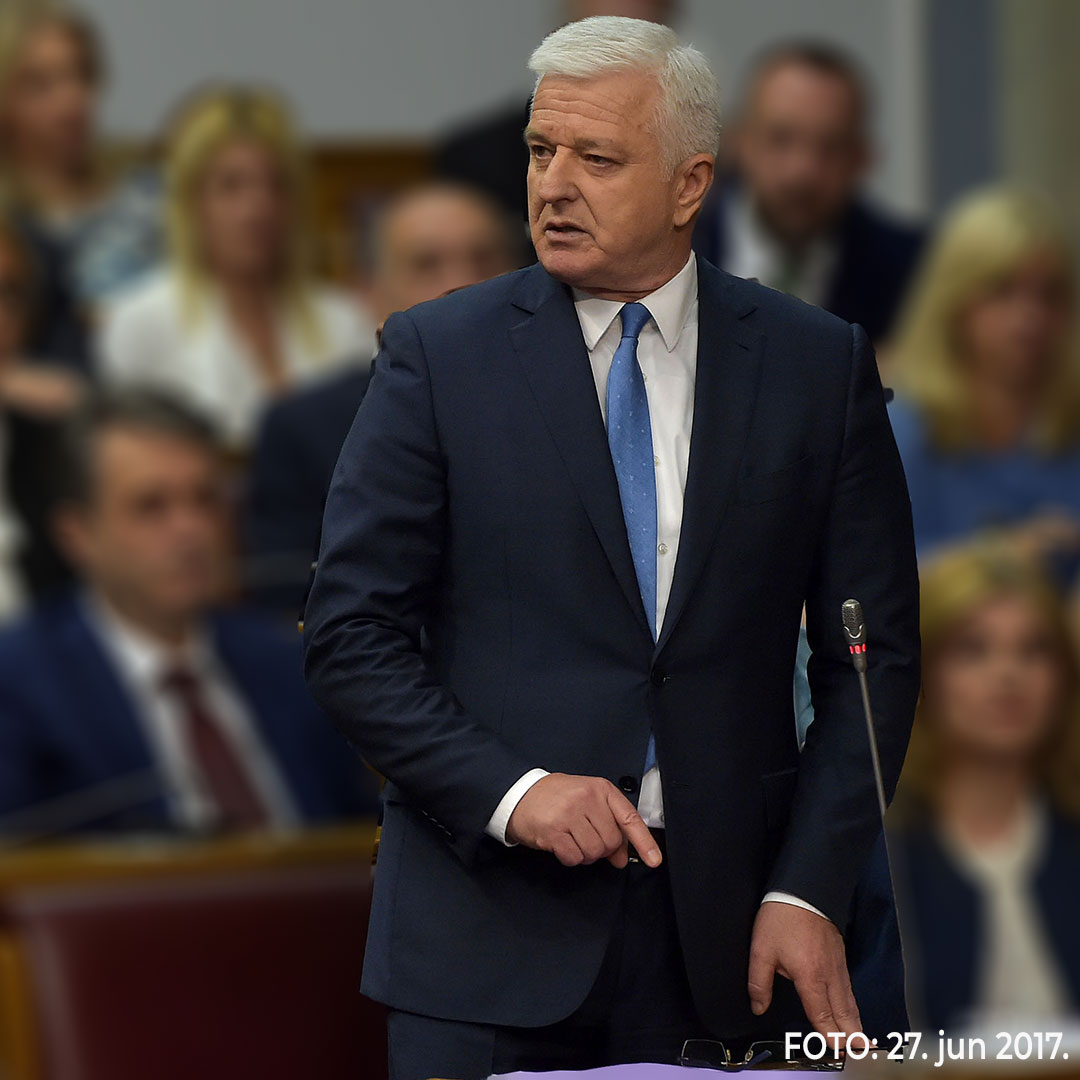 DuskoMarkovicCG's tweet photo. Replika na jučerašnje izlaganje poslanika PES @SeidHadzic:

"PA, KO TEBE ZNA DŽAJA!?"

(Legendarni odgovor Dejana Savićevića iz poznate fudbalske polemike). https://t.co/UTEPLbMgvq