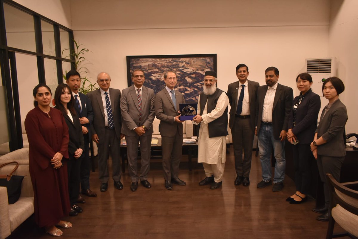 JapaninPak's tweet photo. Ambassador AKAMATSU Shuichi visited LUMS in Lahore and exchanged views on higher education and Japan-Pakistan academic cooperation. https://t.co/3qXupLEzQr