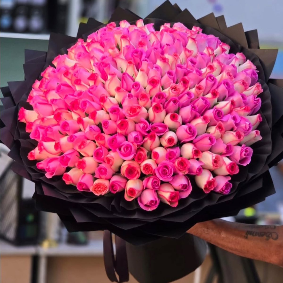 ChilyVc's tweet photo. 201 Pink Roses Bouquet

A breathtaking gift of love and admiration. 201 premium pink roses, elegantly wrapped for birthdays, anniversaries, congratulations, and romantic surprises. Fast delivery across Dubai. https://t.co/BZ8bHicSHW