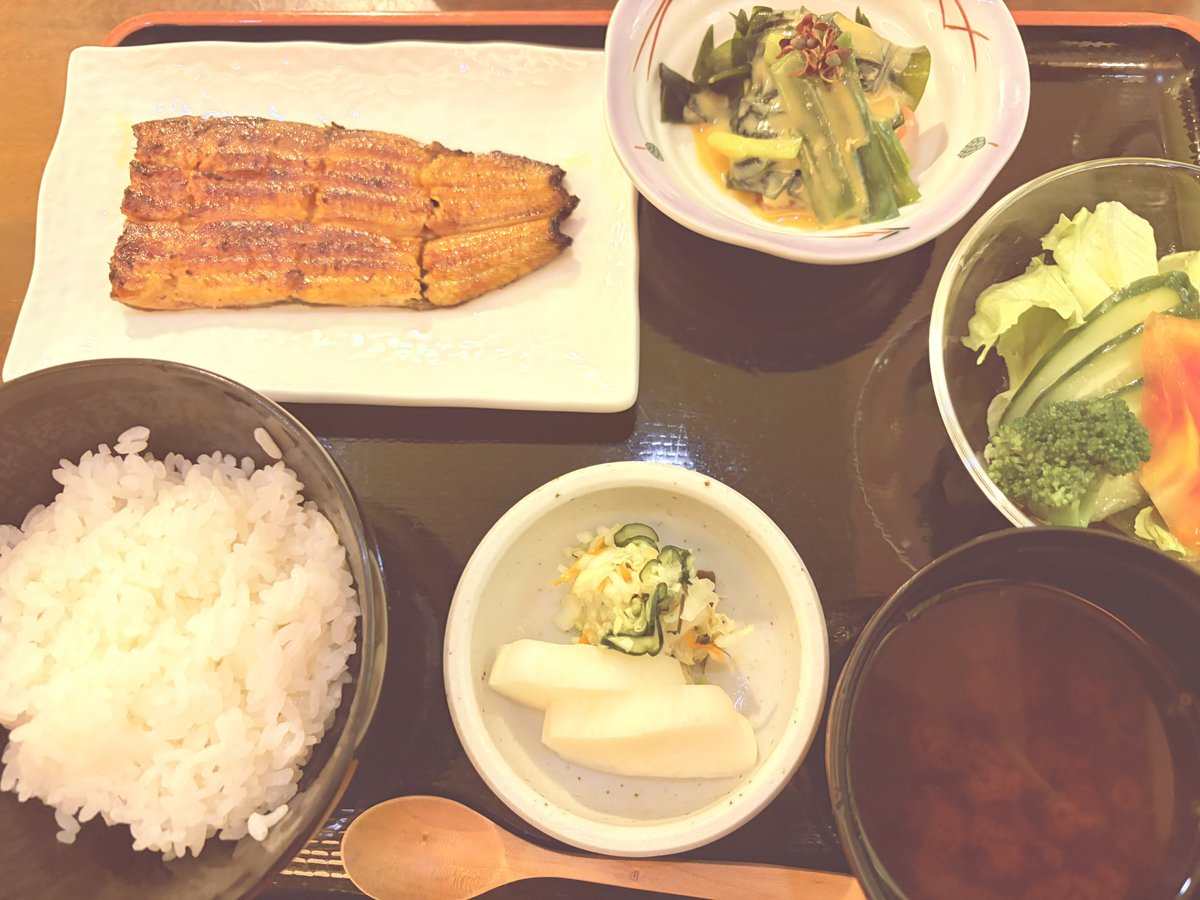 ovitoco's tweet photo. あとついでに自分の誕生日だったので久々に母と2人で食事して🍑パフェも食べた☺️
母:いくつになったの？
私:ヒミツ🤫
…母娘間で成立しない会話😂 https://t.co/lssZEUARAw