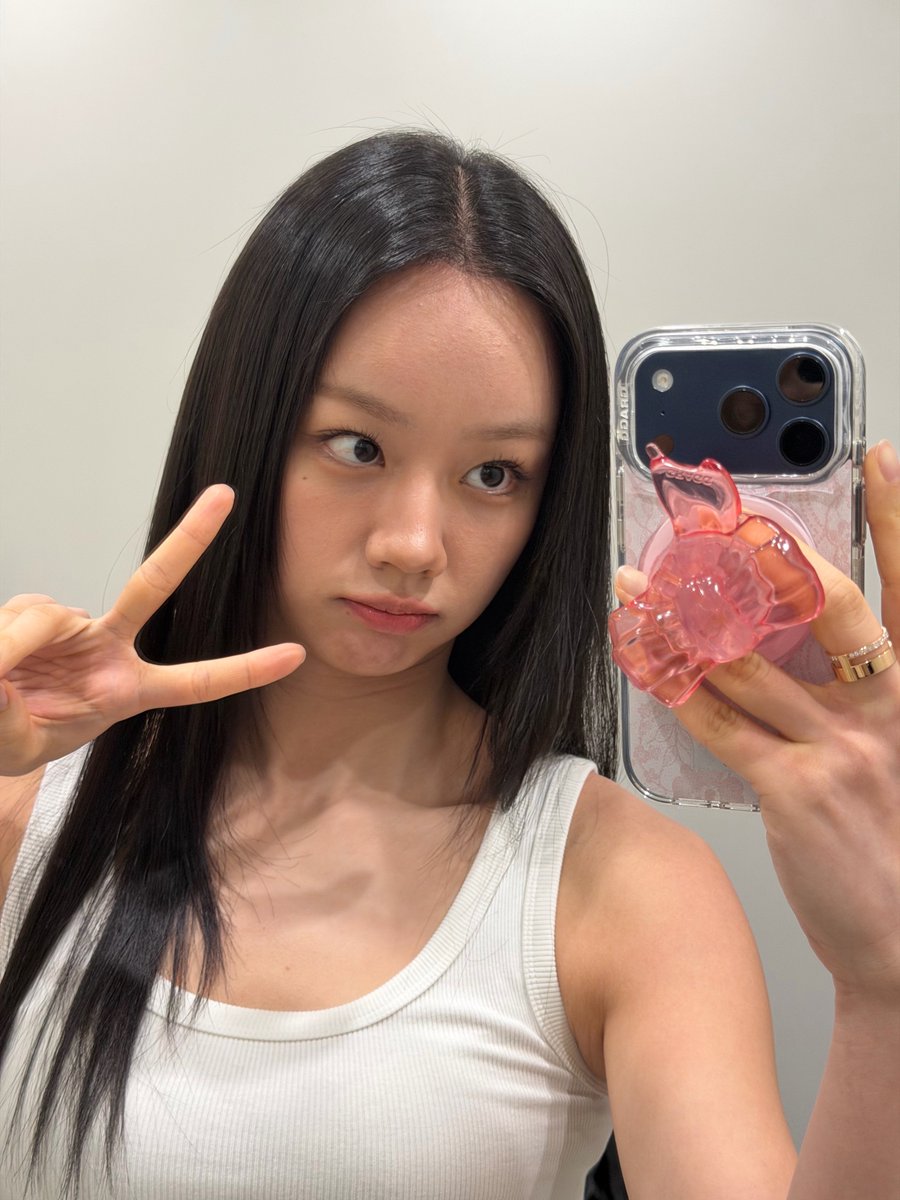 fineshythyeri's tweet photo. Hyeri 🫧
she's attending an event today (unknown) https://t.co/XeFukwYlCW