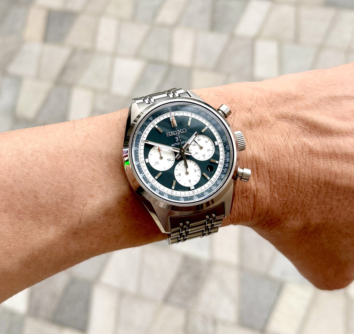 over50s50's tweet photo. 今日はセイコー100周年記念スピードタイマーSBEC023です。
本シリーズは国産機械式クロノグラフとしては唯一に近い存在である点と、その垂直クラッチ等のアイディアは後年フレデリックピゲや結果ロレックスの自社キャリバーにも影響を与えている史実もあり胸熱(笑)自分的な思い入れのある1本です。 https://t.co/20bR9VNcdK