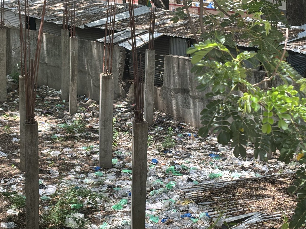 singaramtalk's tweet photo. @chennaicorp This is right next to our apartment in Kotturpuram. Ppl in a makeshift shelter have been throwing around garbage like crazy (see pics). It’s causing a foul smell, mosquito menace and even 1 family got Dengue cause of this!  Pl dispose the waste and garbage ASAP! https://t.co/kDm5gkP9YC