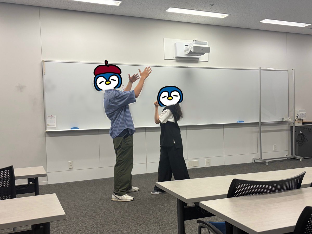 aichi_u_theater's tweet photo. #劇団空飛ぶペンギン 活動日記📖

本日も動きをつけた練習を行いました！
動きをつけると時間が経つのがあっという間に感じます……🐧 https://t.co/T0gUGjWDFO