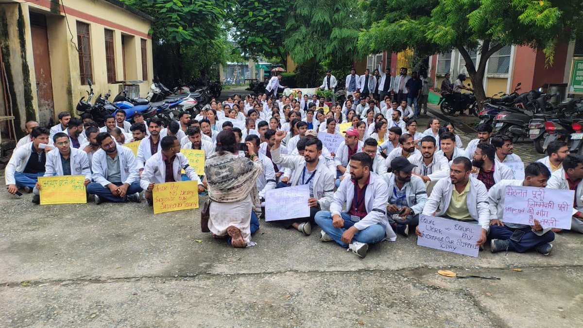 RishabhChauqxt's tweet photo. AYUSH Interns के stipend में उचित वृद्धि की जाए।
हम उम्मीद करते हैं कि हमारी मांग पर सकारात्मक निर्णय लिया जाएगा। 🙏
@ayushupdept @dayalugurubjp @SureshKKKhanna @CMOfficeUP @upayushdept @moayush
#25kforAYUSH #hikeAYUSHstipend #AYUSHInternsUP https://t.co/JT74hhTGJj