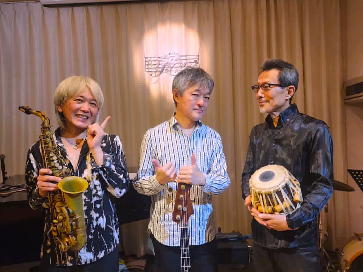 KunioOzeki's tweet photo. SaxBassDuo+Tabla・2ndアルバム発売記念ツアー♪
7日目の昨日は #愛媛県松山 #YsCafe！
お越し下さった皆さま有難うございました！

実にお客さんの9割がリピーター！以前お越し下さった方が再び来て下さるってホント嬉しい！前回、それだけ楽しんで頂けた何よりの証拠だもんね♪

特に今回は、[続→] https://t.co/jB1CEZN4Qo