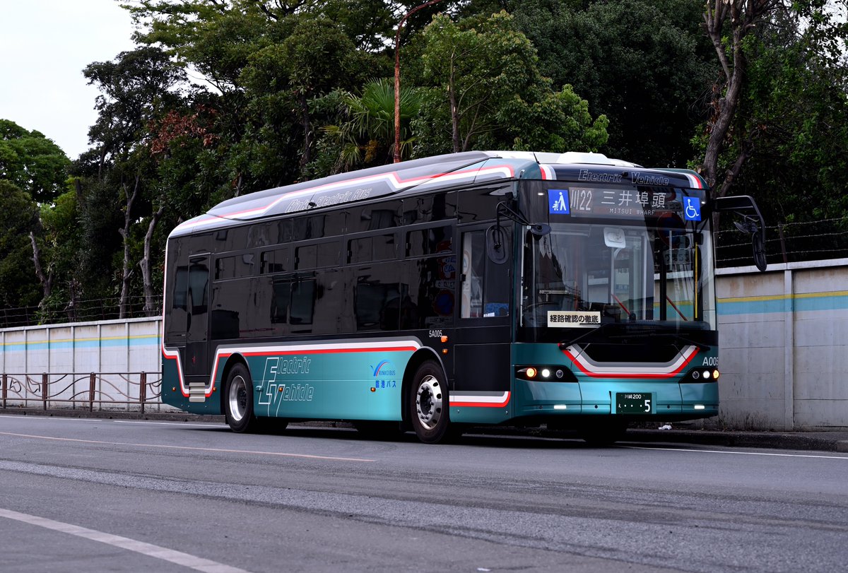 bane_hashi's tweet photo. 2026/09/01
臨港バス
5A005 BYD K8 2.0
昼間は三井埠頭線で夜は塩浜二丁目へ〜
日中と夜で雰囲気が変わって見える気がする https://t.co/WT0gSbXe4M