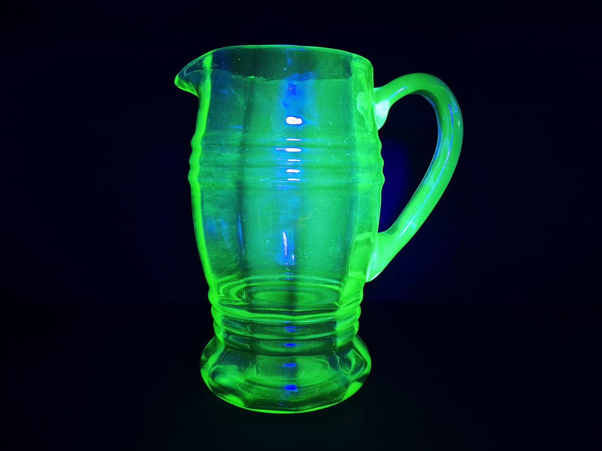 annasartdecouk's tweet photo. Gorgeous uranium glass water or lemonade glass jug. Made by British manufacturer Sowerby in the 1930s. In excellent condition with no chips or cracks. Height - 18 cms.

£50 ➡️ https://t.co/jirdk9M6uB 

#annasartdeco #artdeco #artdecoglass #uraniumglass #uraniumglasscollector https://t.co/fkpIJhTB8Z