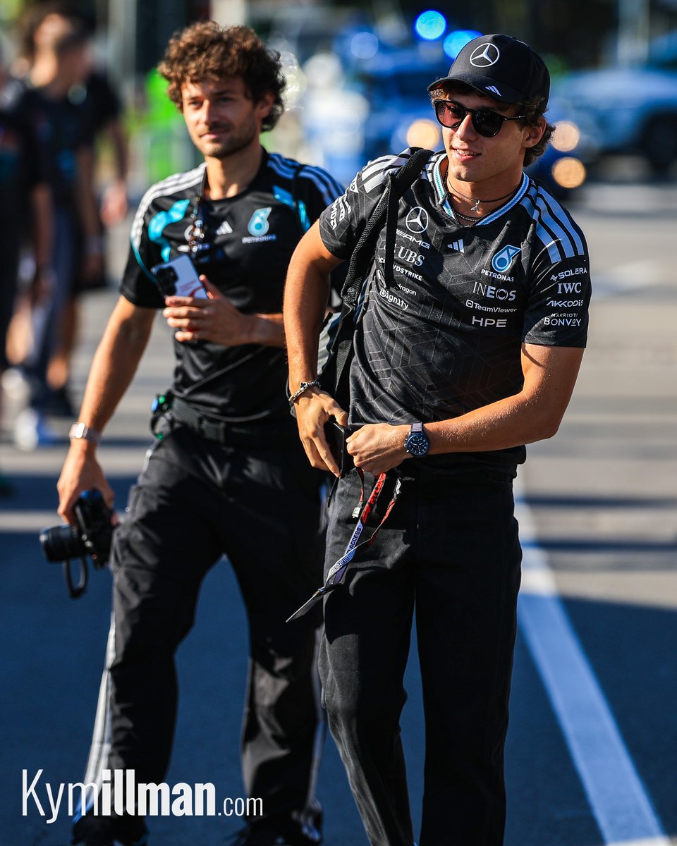 KymIllman's tweet photo. A HUG FOR THE POLICE
Kimi Antonelli had a police escort into the track this morning. After climbing out of his car, he made sure to thank one of the motorcycle officers with a hug before heading in for Media Day for the 26th Italian Grand Prix.
#f1 #f1content #italiangp https://t.co/gCgCsvTjrN