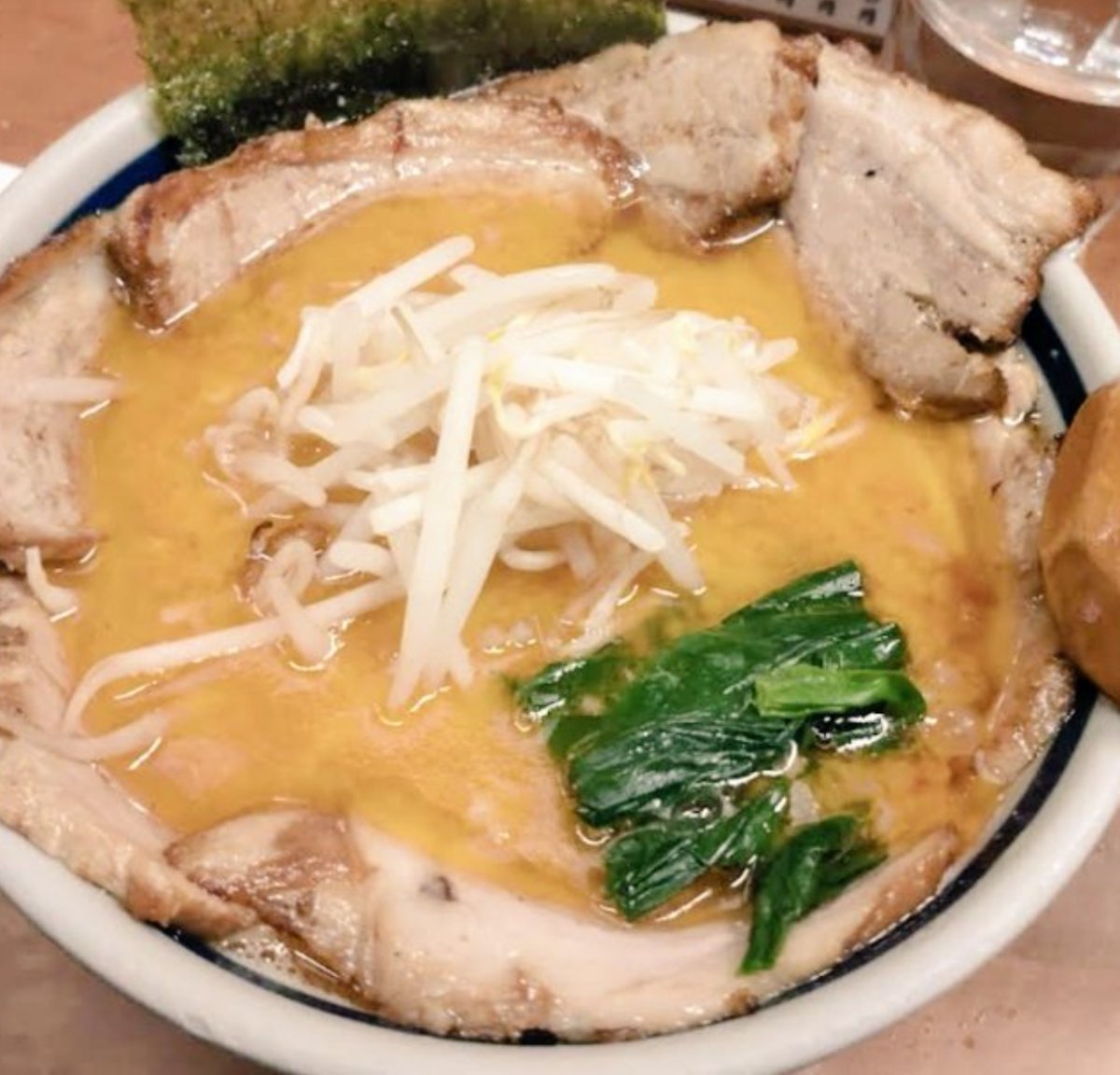 menyuissei's tweet photo. しばらく雨の日が続きそうです。雨で床が滑りやすくなりますので足元に気を付けてご来店下さい🍜 https://t.co/wB0gPnZwfl