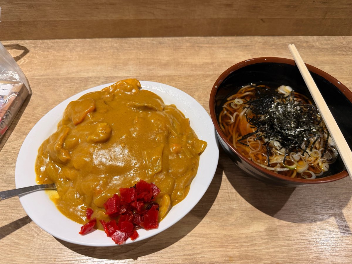 ionamio's tweet photo. 新潟に出張で来て、バスセンターのカレーを食べて
今日は燕三条へ移動途中に食べた唐揚げ
めっちゃ美味いのよ
あとはもう、コシヒカリをしっかり食べてから仙台へ帰りたいねぇ https://t.co/dmaTx10bBc
