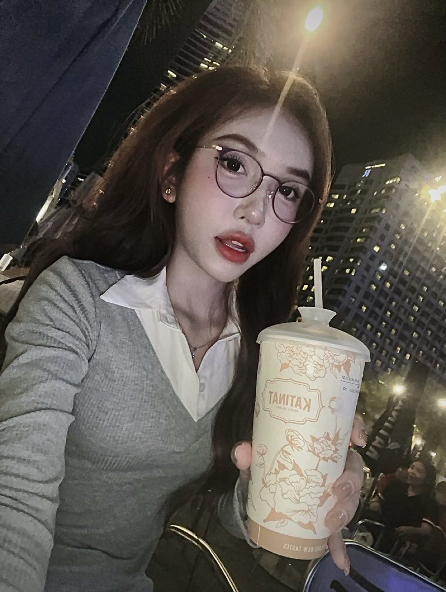 bethocute2006's tweet photo. Sét kèo đi ạ. Em có phòng riêng hoặc di chuyển tận nơi theo yêu cầu ạ 💋 https://t.co/gk4GxYWC6K